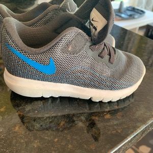Toddler Boy Nike shoes size 7